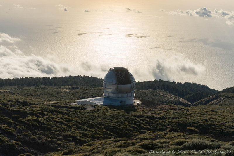 Gran Telescopio Canarias (GTC), bara för att havet syns nedför med 2400 meters höjdskillnad.
